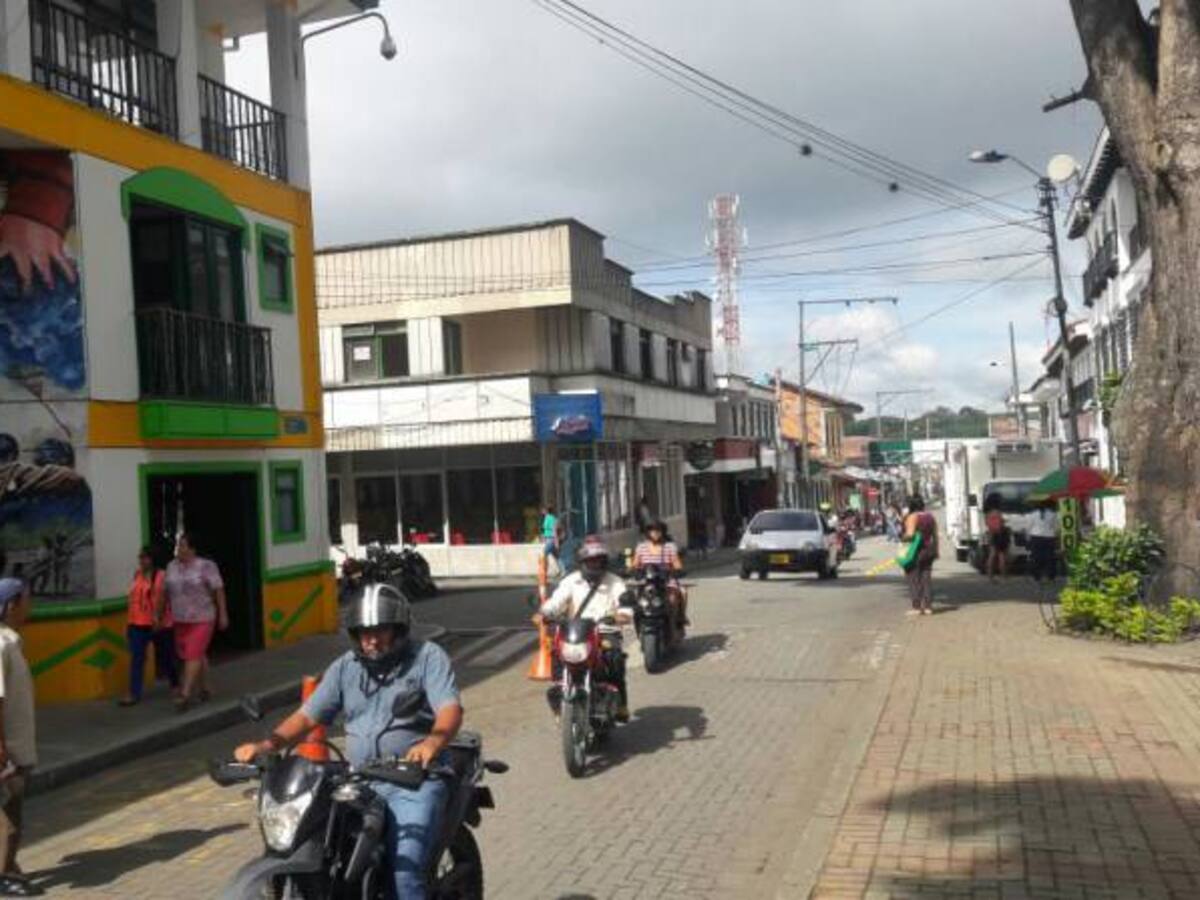 Polémica en Montenegro, Quindío por decreto que prohíbe la circulación de parrillero hombre en moto todo el día