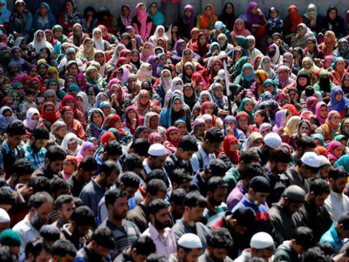 Niña india es azotada en castigo por ser violada por su padre