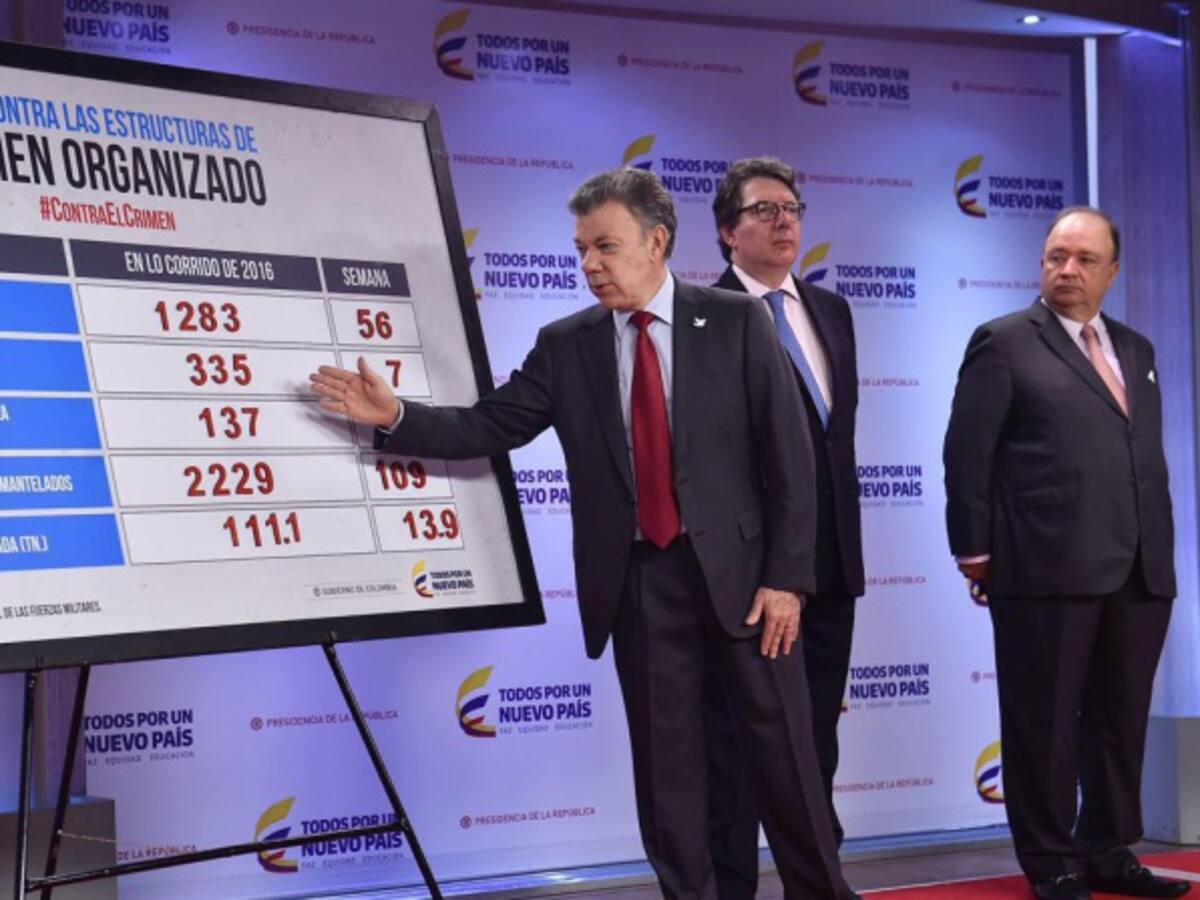 Cerca de 1.300 integrantes de bacrim fueron capturados en 2016: Santos