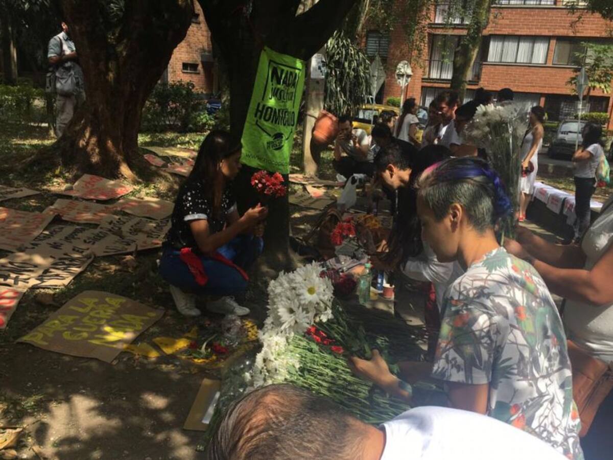 El homenaje a Mauro, el diseñador asesinado por estar en un bar de Laureles