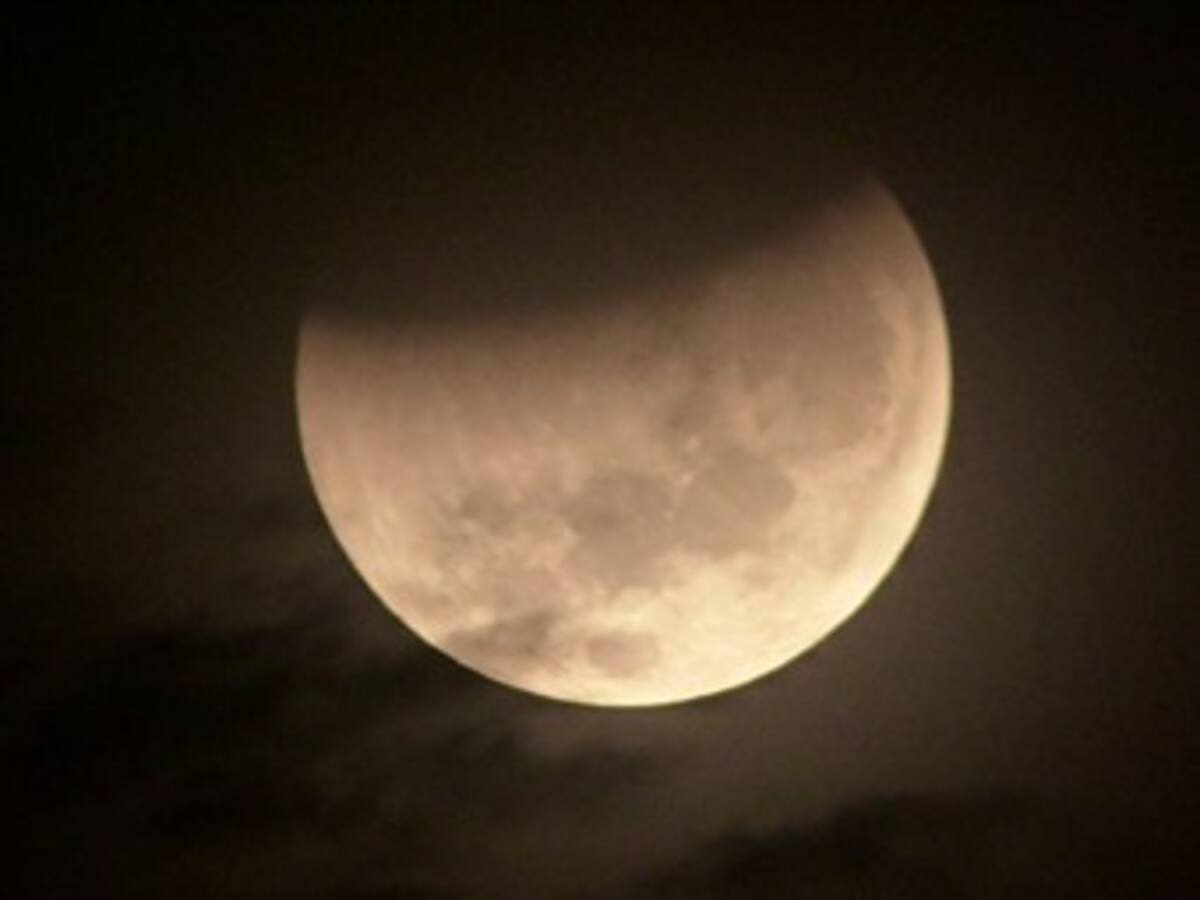 La nubosidad impidió ver la 'luna de sangre' o eclipse total de luna