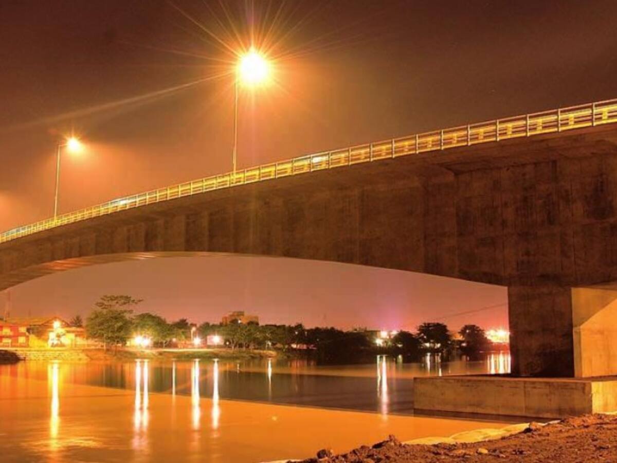 Realizarán mantenimiento de luminarias en el Puente Segundo Centenario de la calle 41