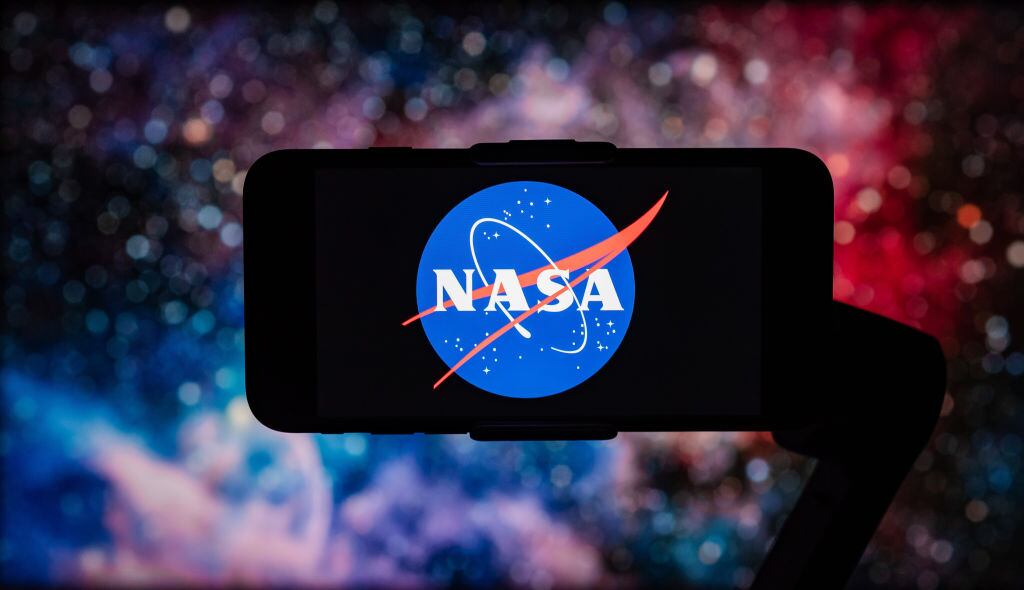 INDIA - 2022/12/12: In this photo illustration, the logo of NASA is seen displayed on a mobile phone screen. (Photo Illustration by Idrees Abbas/SOPA Images/LightRocket via Getty Images)