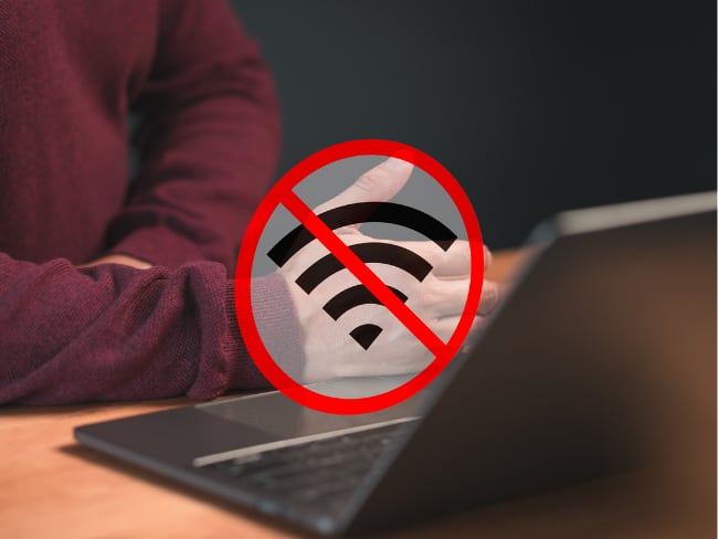 Persona sin internet // Logo de wifi // Getty Images
