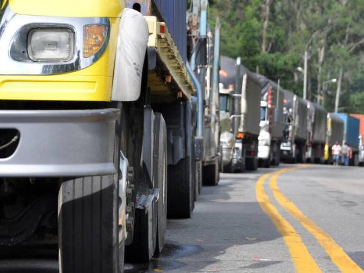 Camioneros molestos amenazan con nuevo paro por decreto de Minstransporte