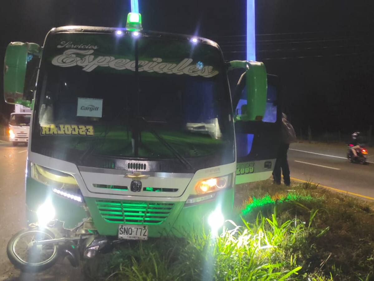 Accidente entre buseta y motocicleta dejó dos personas muertas en Turbaco, Bolívar