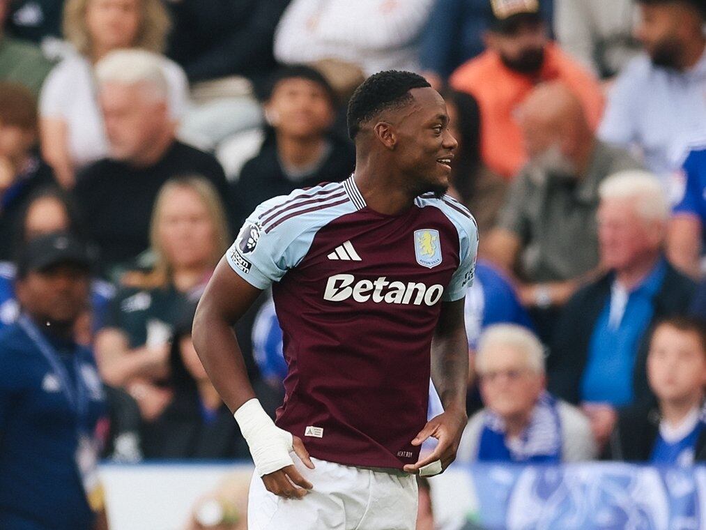 Jhon Jader Durán festeja su gol ante el Leicester City / Twitter: @AVFCOfficial.