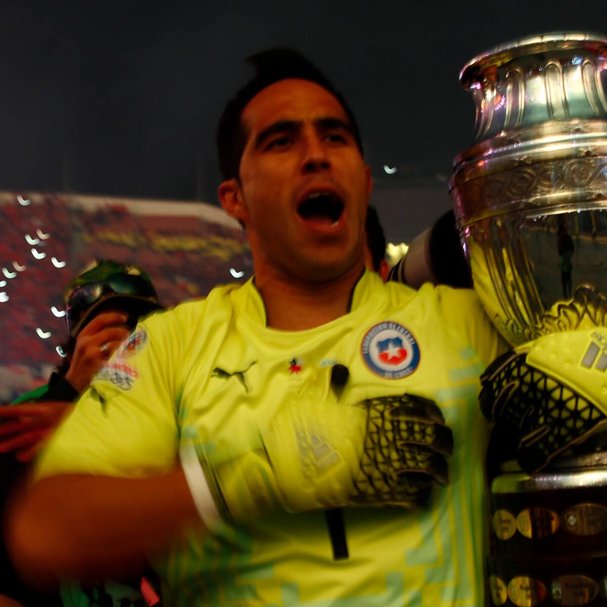 ¡Un bicampeón de América dice adiós! Claudio Bravo anuncia su retiro del fútbol