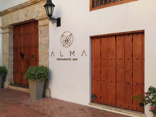 El empresario Luc Gerard y su familia no pudieron ingresar al restaurante Alma. Aseguran que se trata de un caso de racismo.