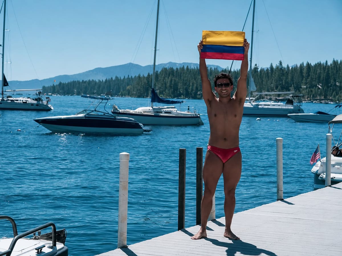 El nadador Jorge Iván del Valle completa la Triple Corona del Lago Tahoe y hace historia
