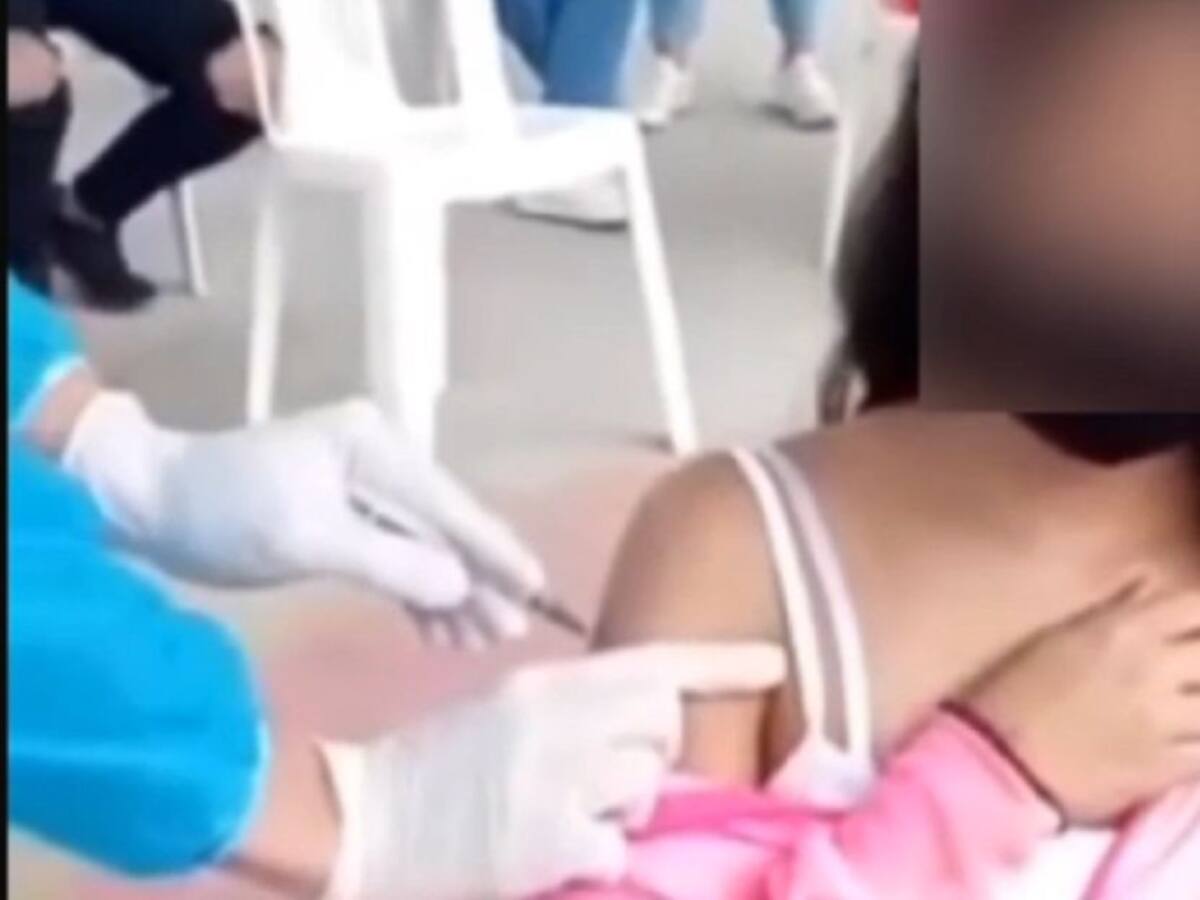 VIDEO: Por error vacunador no puso dosis contra el COVID