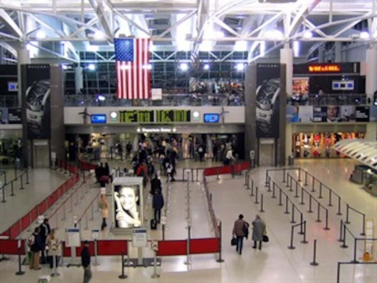 Evacúan terminal de aeropuerto JFK de Nueva York por problema de seguridad