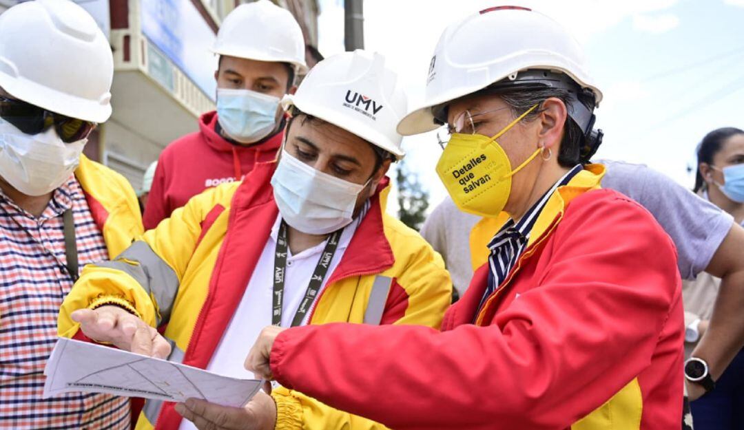 Alcaldesa Claudia López en inspección de vías