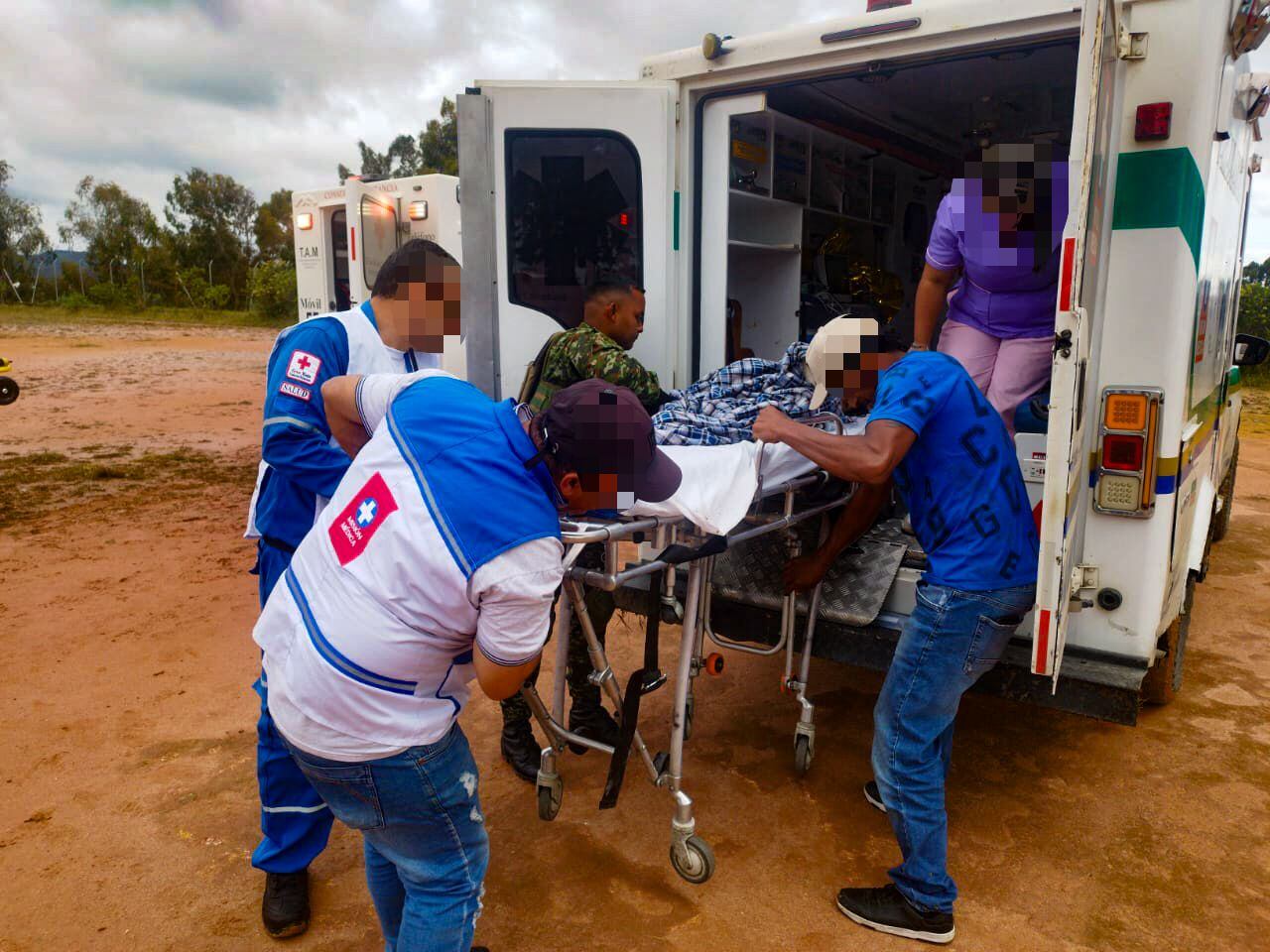Traslado de mneors heridos a Medellín- foto @Ejercito_Div7