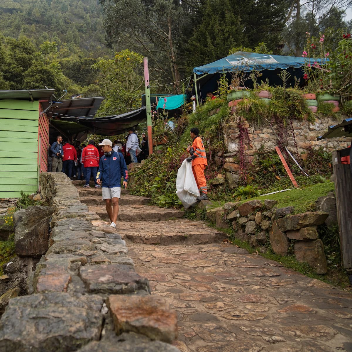 Suspenden ocupación y construcción de más de 30 establecimientos en el Sendero de Monserrate