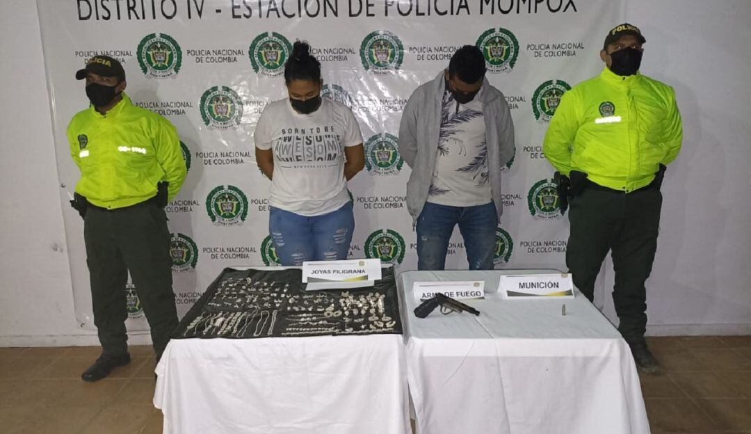 Las autoridades les encontraron 148 joyas de plata trabajadas en filigrana y la ropa que se utilizó para perpetrar el hurto