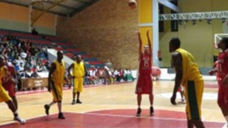 Bambuqueros se mantuvo líder de la liga de baloncesto, pese a caer en la quinta fecha