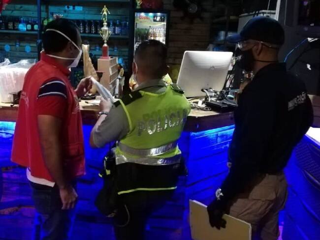 Sancionan dos establecimientos por violar medidas en Cartagena