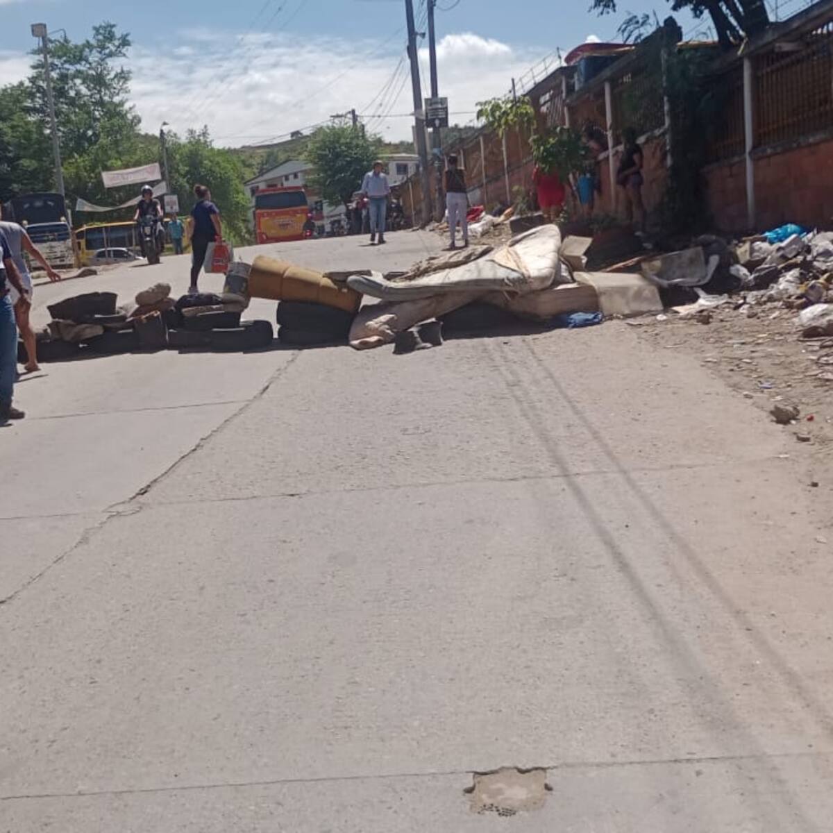 Protestan en un barrio de Girón porque cumplen 12 años sin red de acueducto