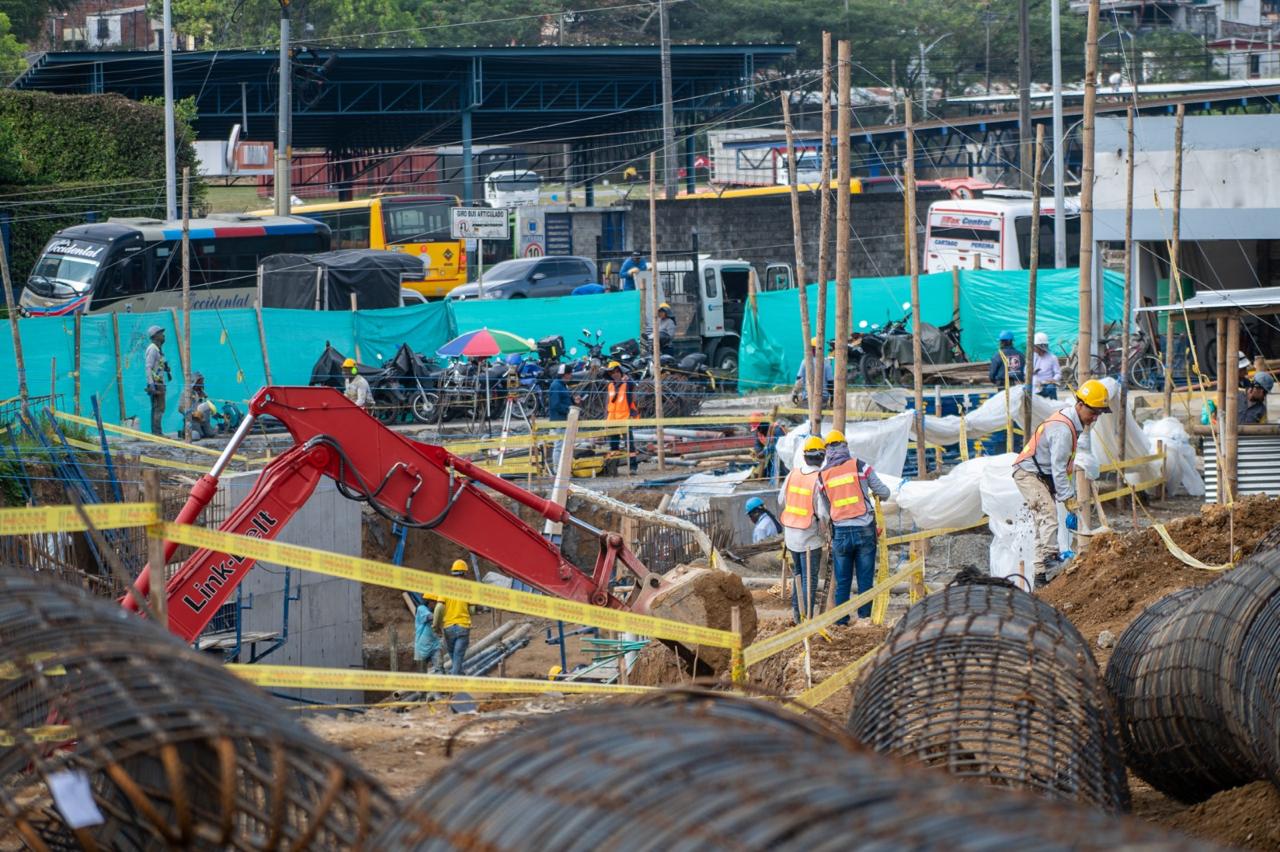 Avanza la obra de la intersección de Corales (foto: Alcaldía de Pereira)