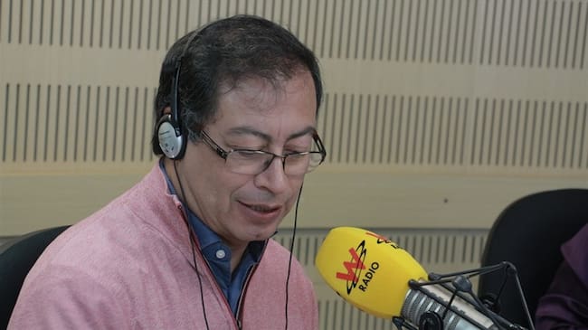 El ex alcalde de Bogotá, Gustavo Petro en La W. Foto: La Wcon Julio Sánchez Cristo