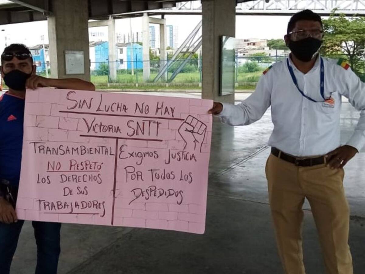 Conductores de Transambiental protestan en Cartagena