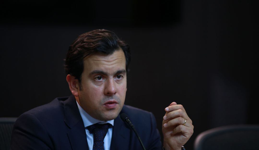 El senador Rodrigo Lara propuso un referendo que incluya temas como la renta básica.