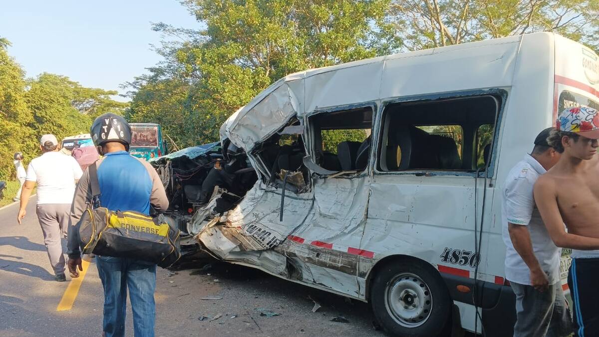 Camión y vehículo de pasajeros chocaron en Gambote: hay varios heridos