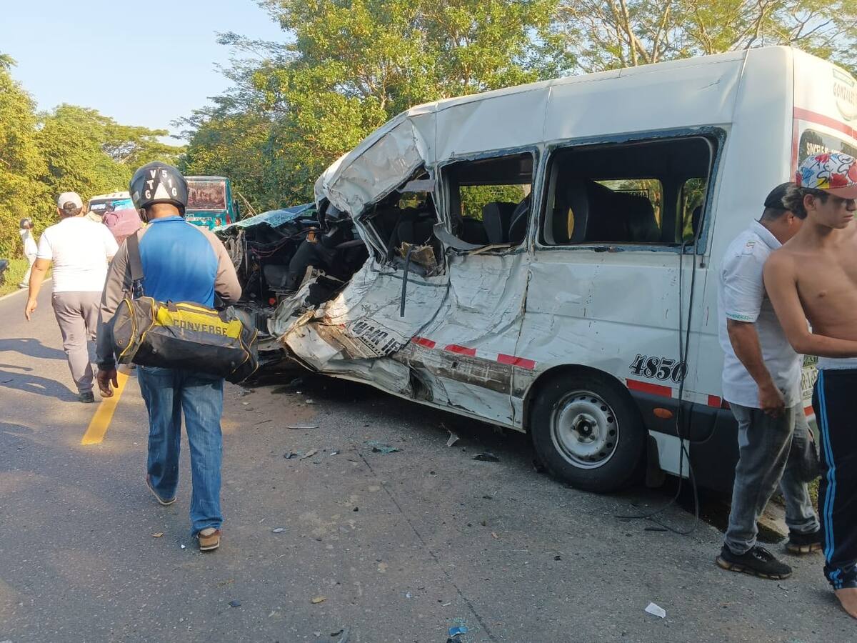 Camión y vehículo de pasajeros chocaron en Gambote: hay varios heridos