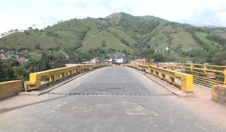 Puente de Irra entre Manizales y Medellín
