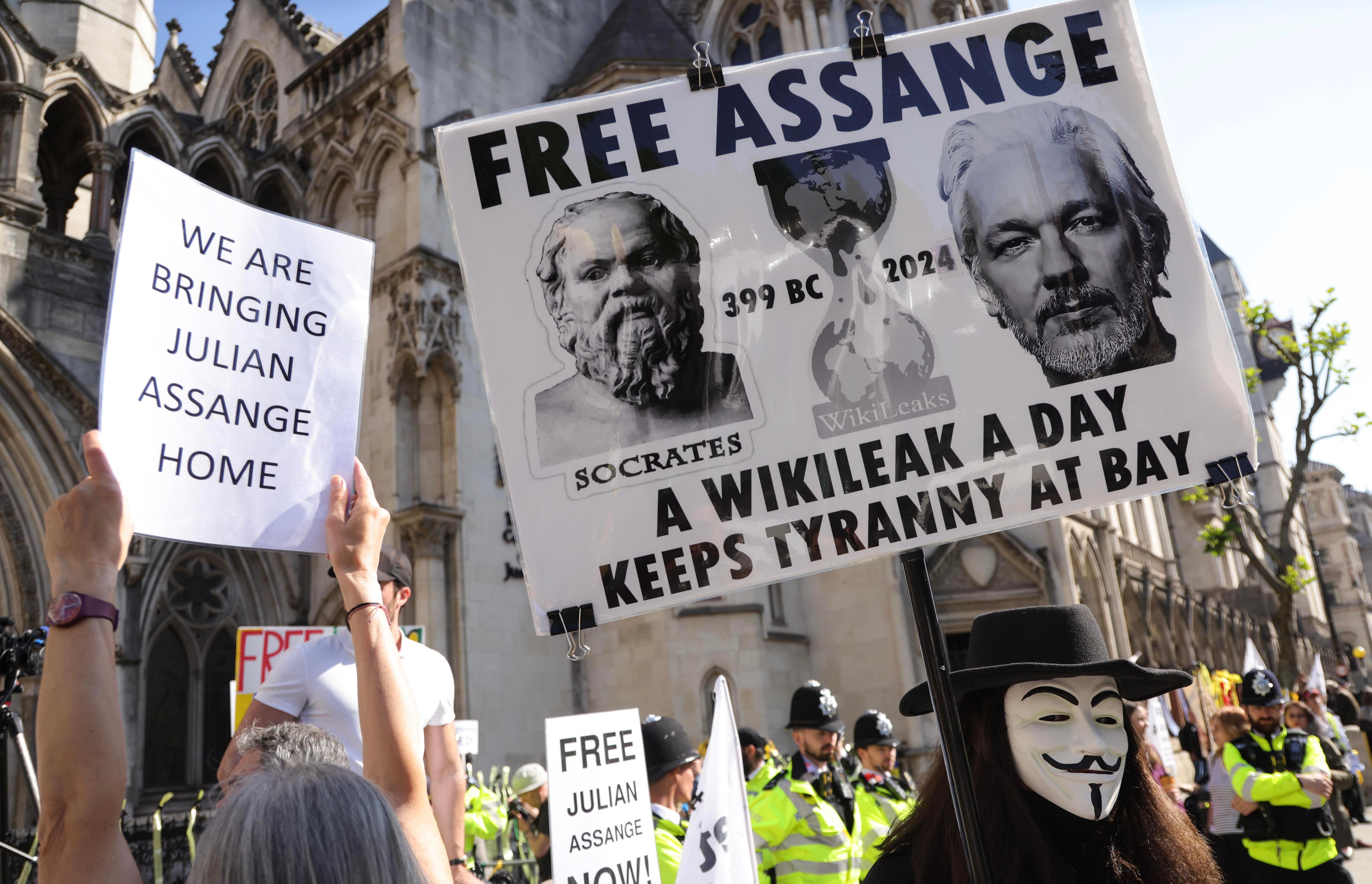 Protestas en Londres en rechazo a una posible extradición de Julian Assange hacia los Estados Unidos.

EFE/EPA/NEIL HALL