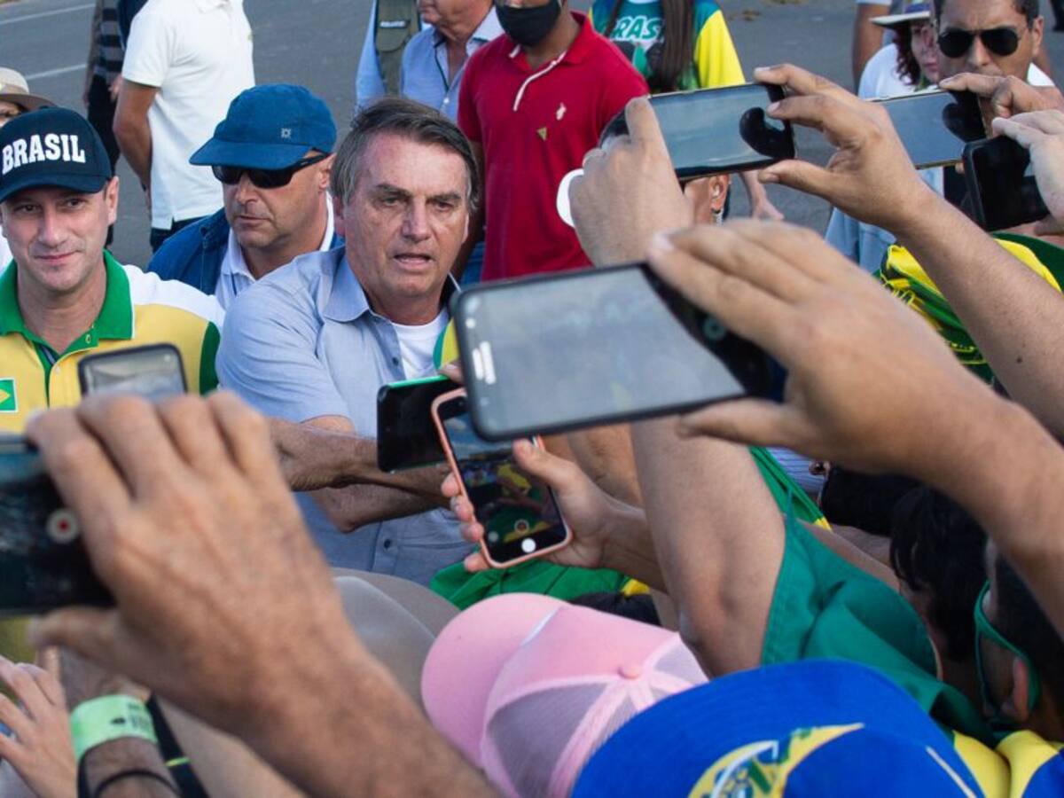 Bolsonaro será multado por promover aglomeraciones y no usar tapabocas