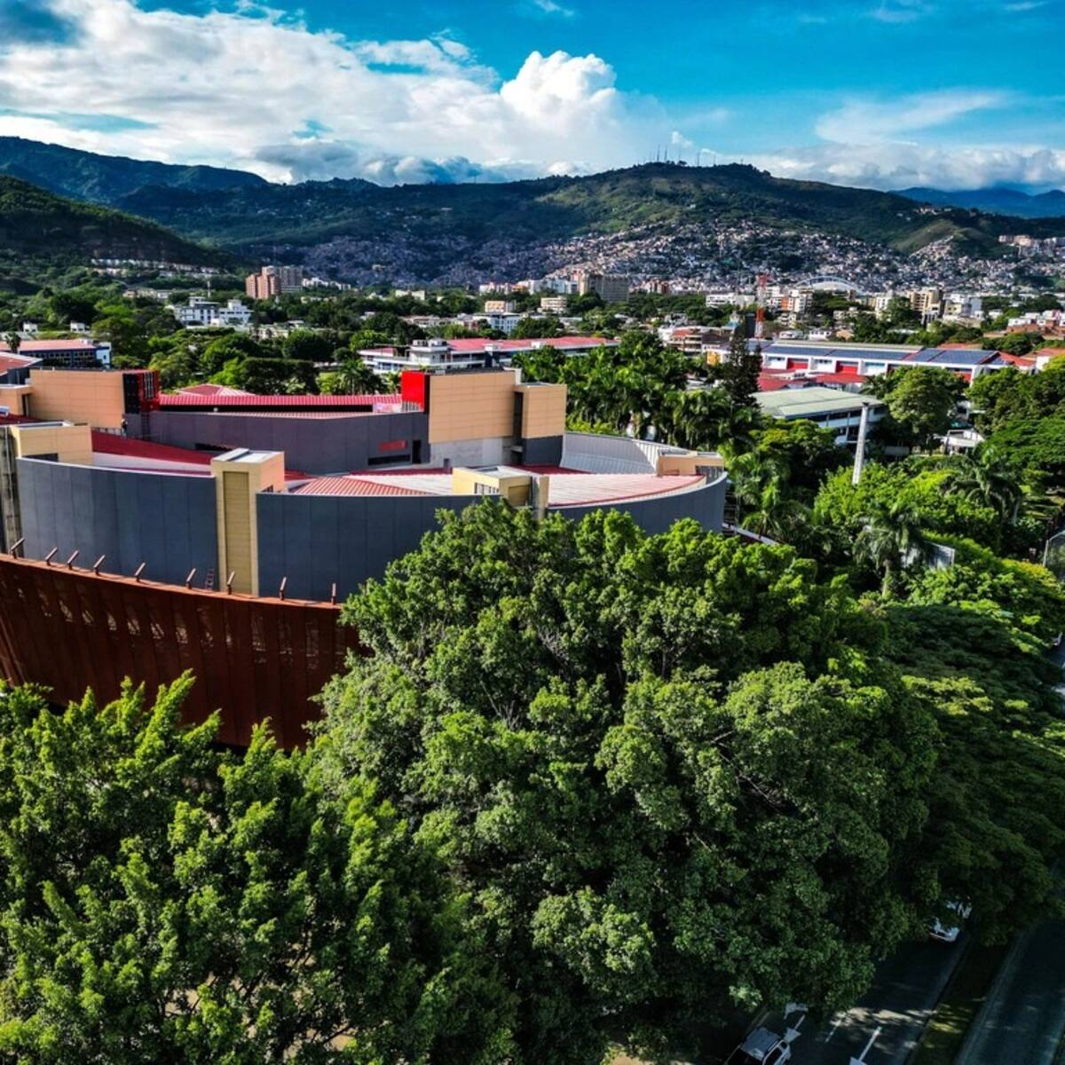 ¿Qué es la Arena USC? lugar donde se posesionaría Abelardo De la Espriella: capacidad y ubicación