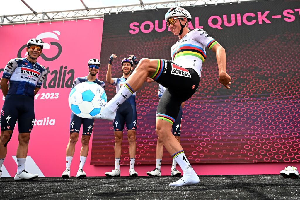 Remco Evenepoel antes de tomar partida en la etapa 6 del Giro de Italia (Photo by Stuart Franklin/Getty Images,)