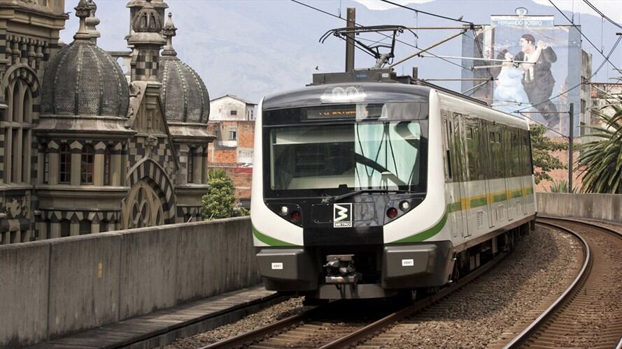Por fortuna, en el momento no había trenes en la vía y el viajero pudo salir de las vías del metro por sus propios medios. Foto: Getty Images