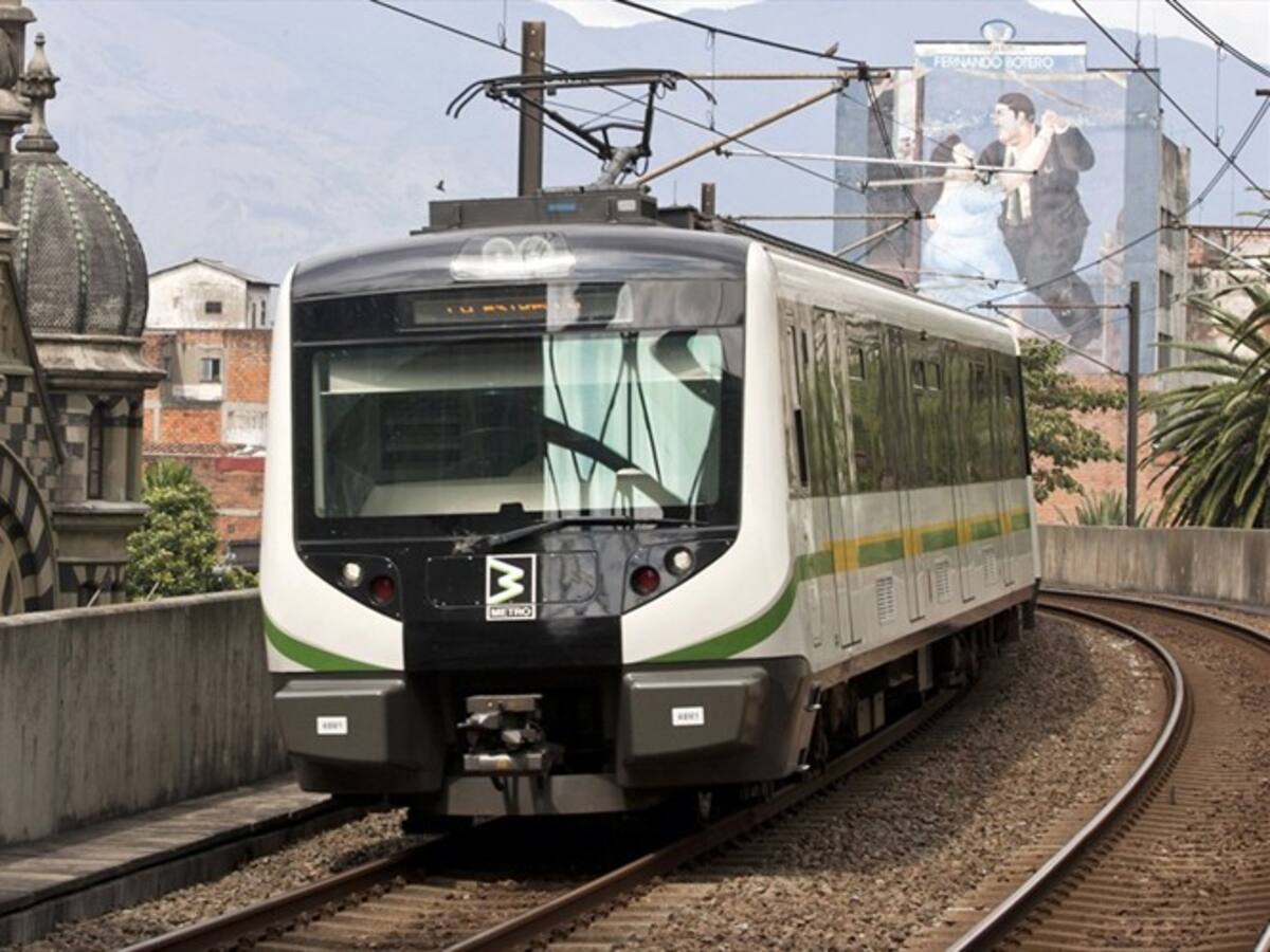 Un hombre, al parecer con problemas mentales, lanzó a otro a vías del metro de Medellín