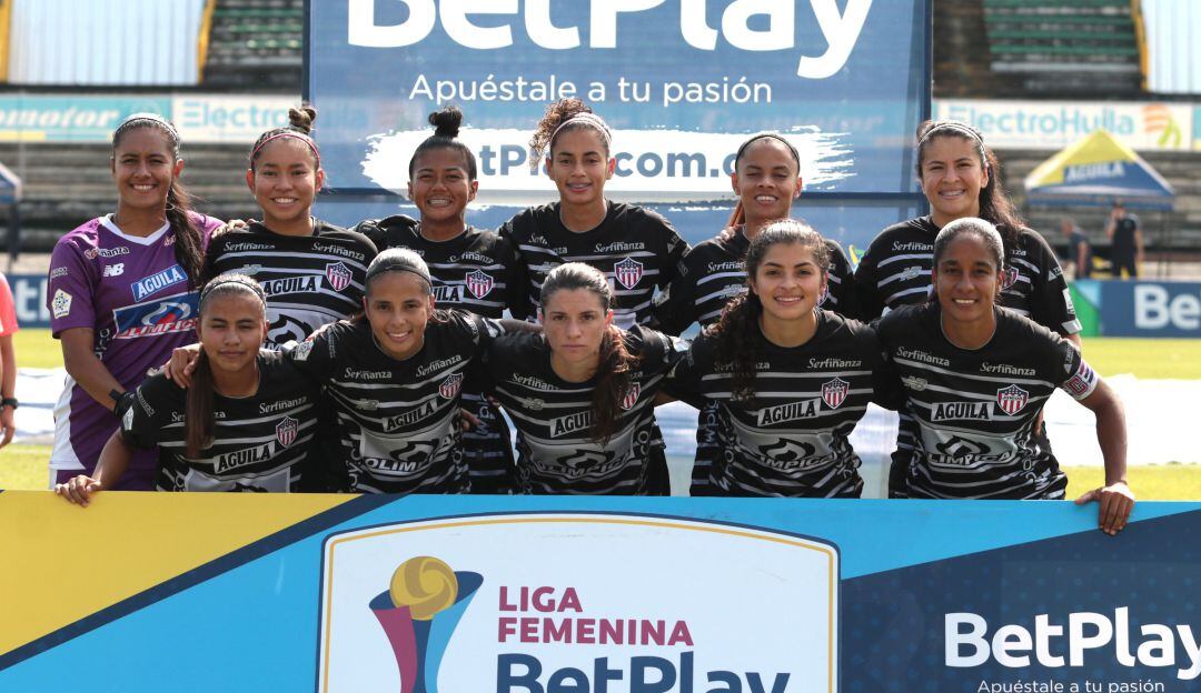 Las jugadoras del Junior denunciaron machismo de parte del cuarto árbitro Edinson Calderón.