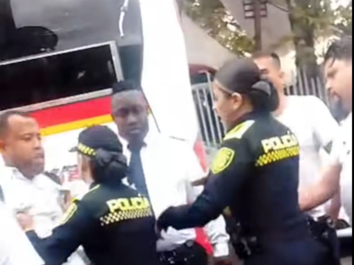 Policía y conductor protagonizaron un altercado en terminal de transporte de Medellín