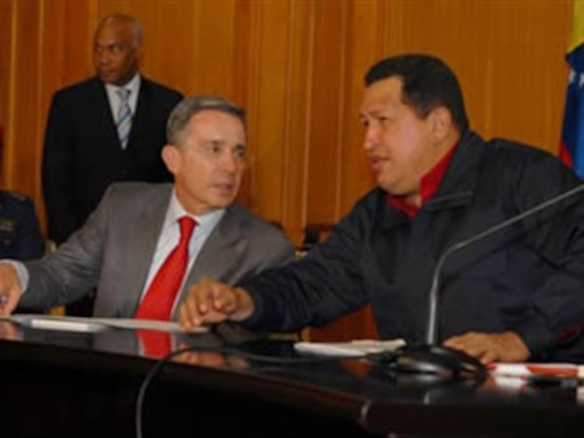 Uribe reitera que las Farc deben cesar hostilidades, para negociar la paz