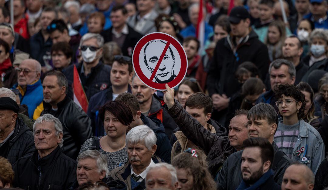 EE.UU. aprobó resolución que condena a Putin como criminal de guerra