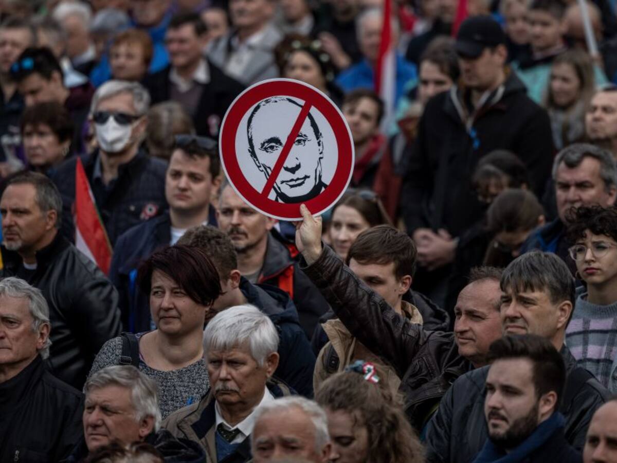 EE.UU. aprobó resolución que condena a Putin como criminal de guerra