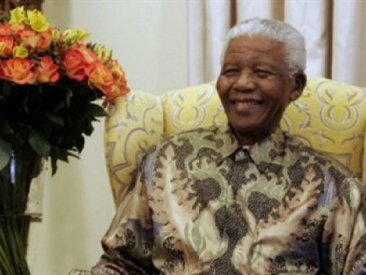 Mandela "está consciente" en el hospital donde ingresó por infección pulmonar