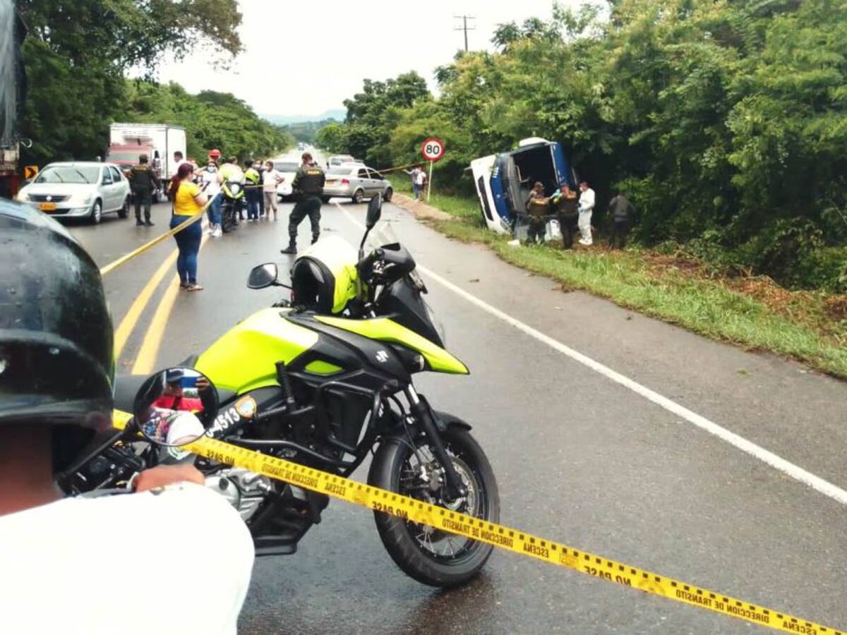 Dos personas muertas y tres heridos dejó accidente en la vía a Calamar