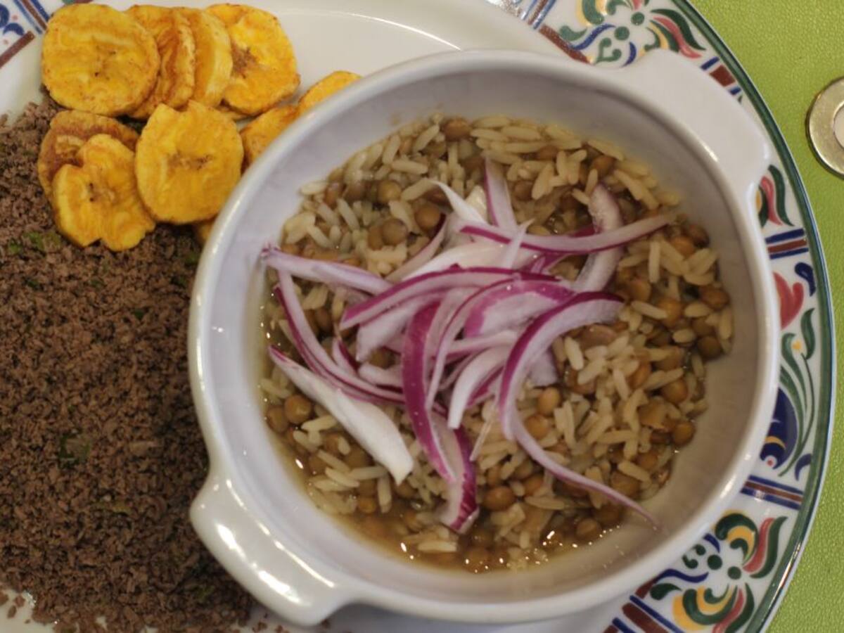 Humberto Palacio le enseña a preparar "Arroz y Lentejas"