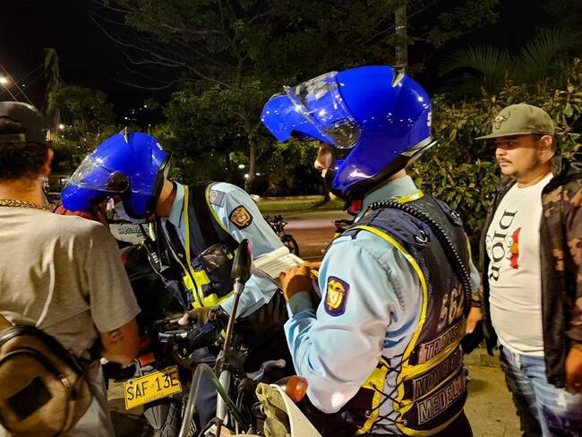 167 conductores sanciones en operativos nocturnos contra los piques en Medellín