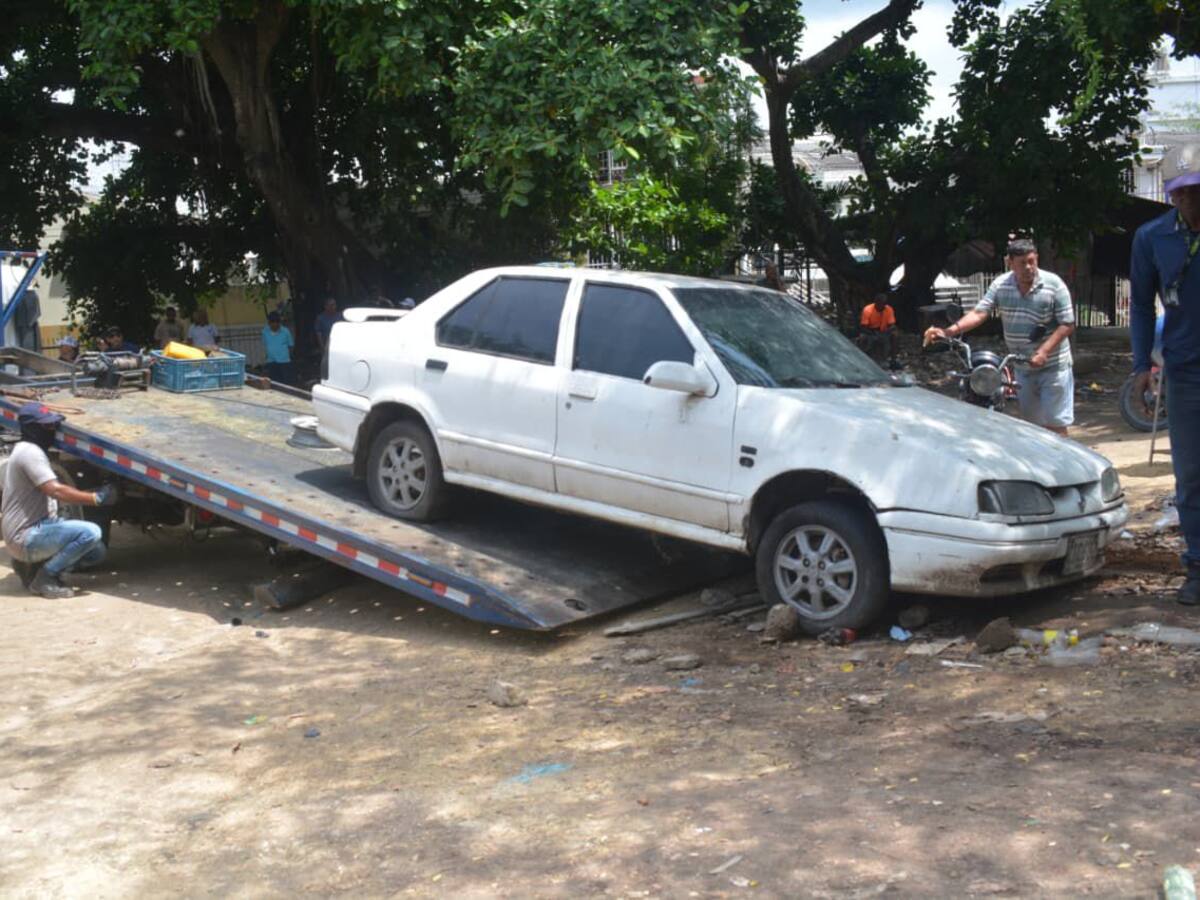 Vehículos abandonados en zonas públicas de El Carmelo y El Campestre fueron retirados por el DATT