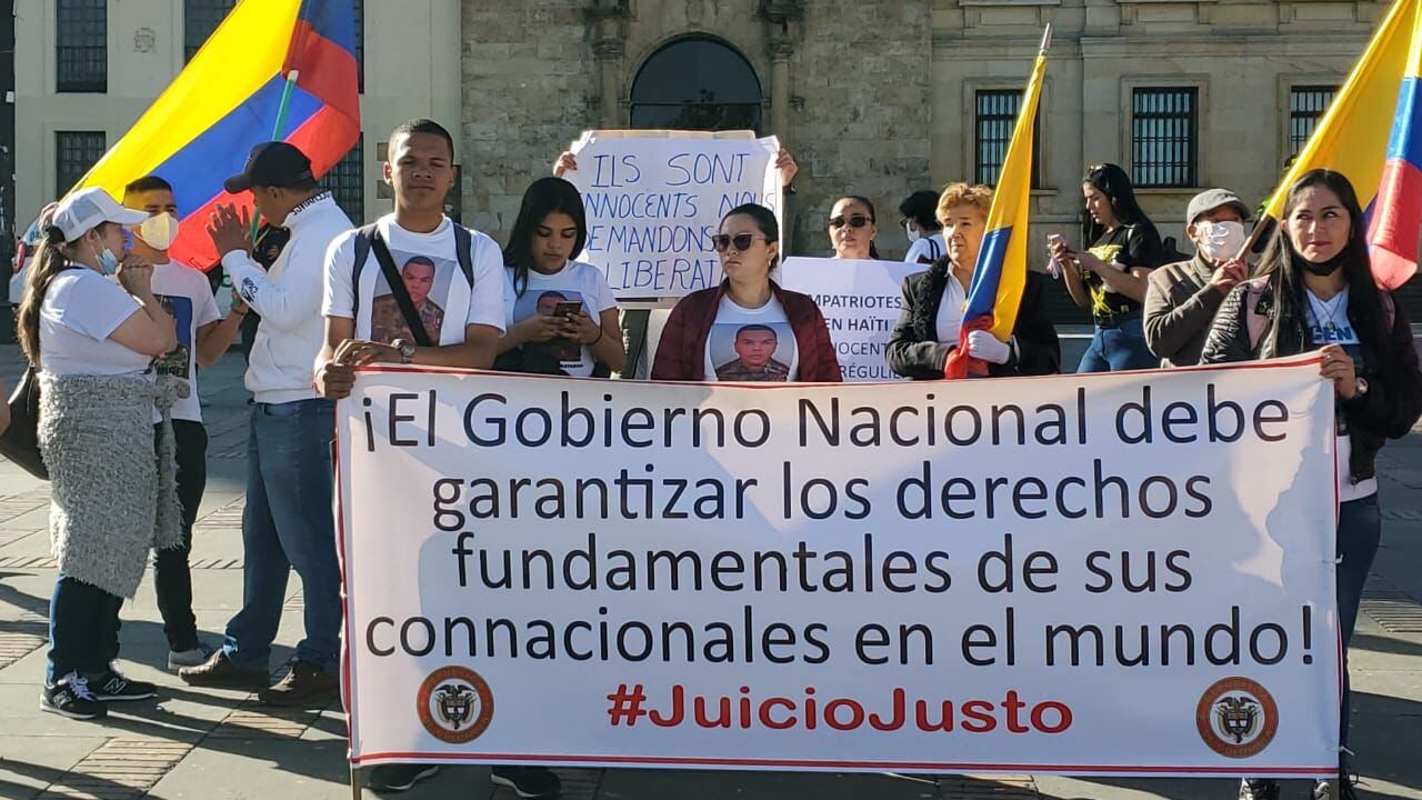 Familiares de militares colombianos en Haití piden ser escuchados por el presidente electo Gustavo Petro. Foto: Cortesía a W Radio.