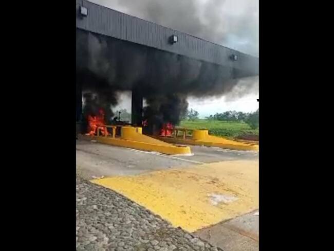 Destruyen otro peaje en el norte del Cauca por encapuchados