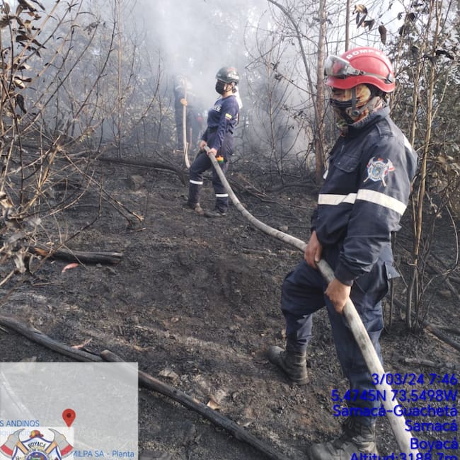 Personal de bomberos de Samacá