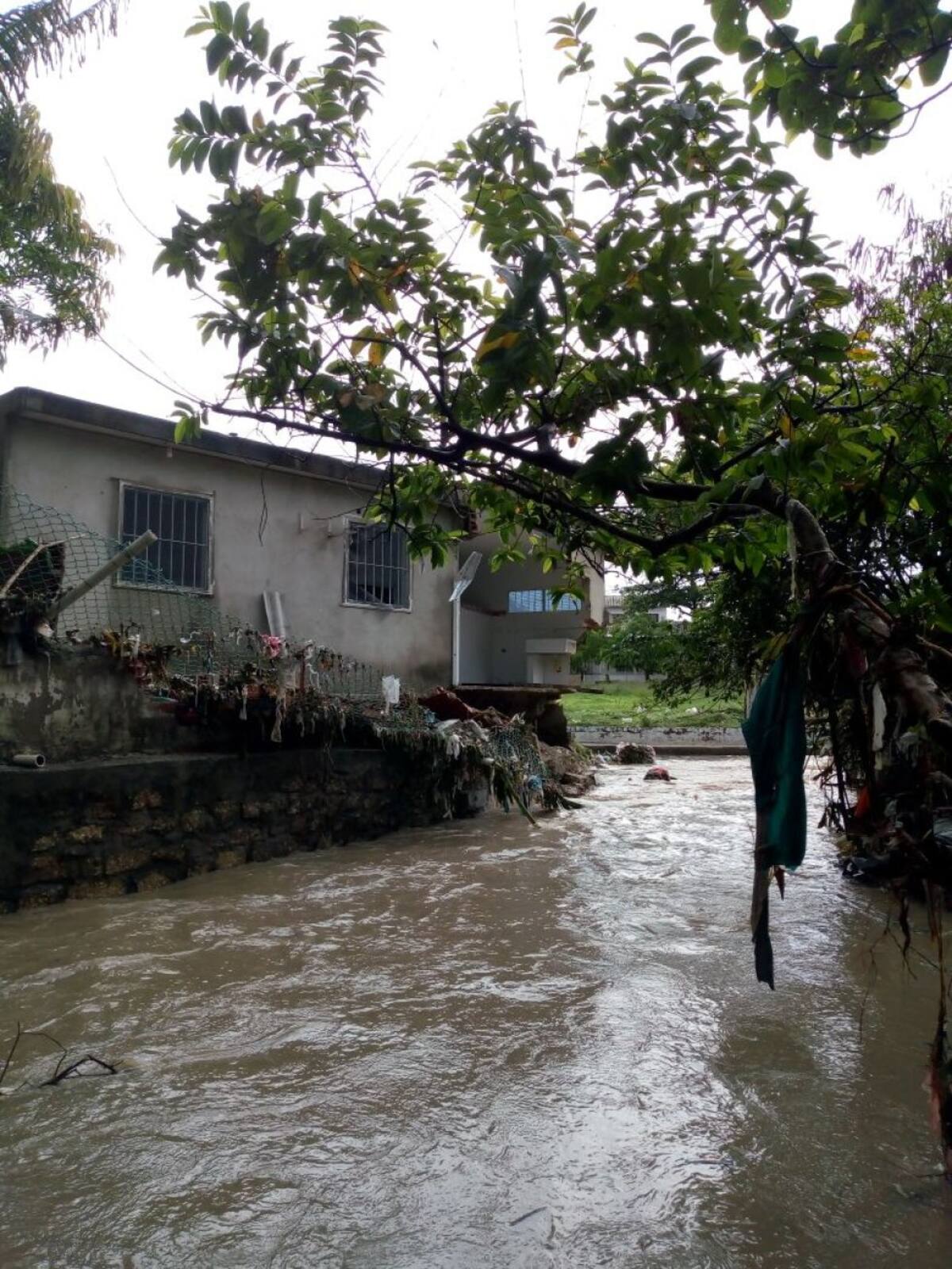 El arroyo se desbordó causando inundaciones en la ciudadela metropolitana de Soledad, Atlántico